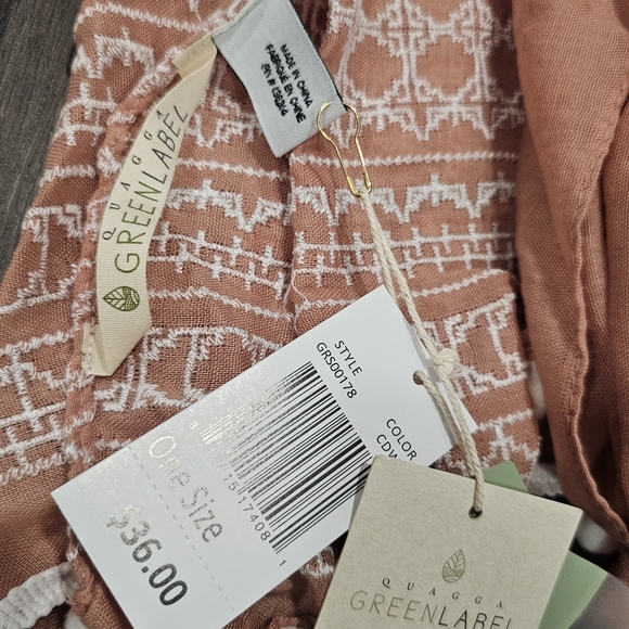 NWT Green Label Scarf with bracelet- Made with recycled materials 🌿 - Picture 4 of 9